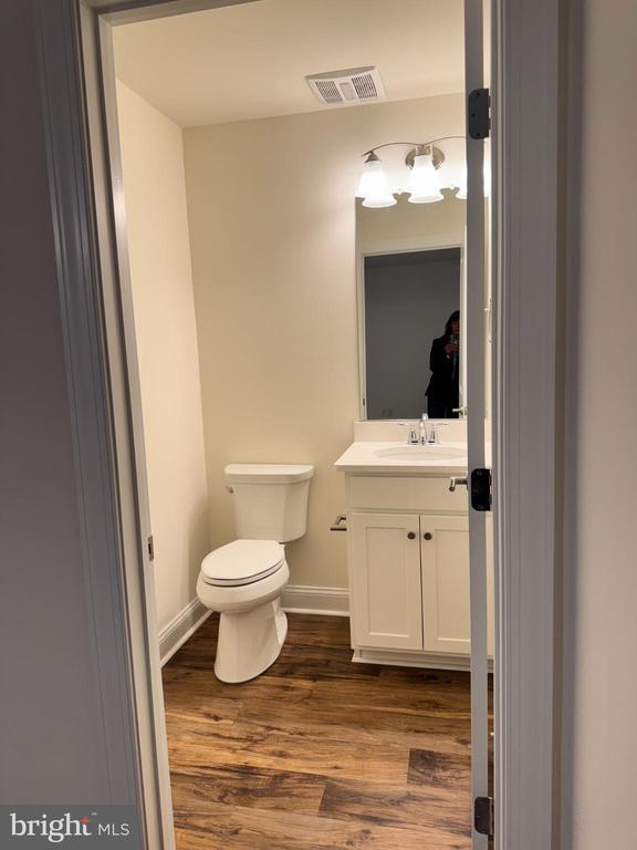 Building Photo - 300 Dixon St