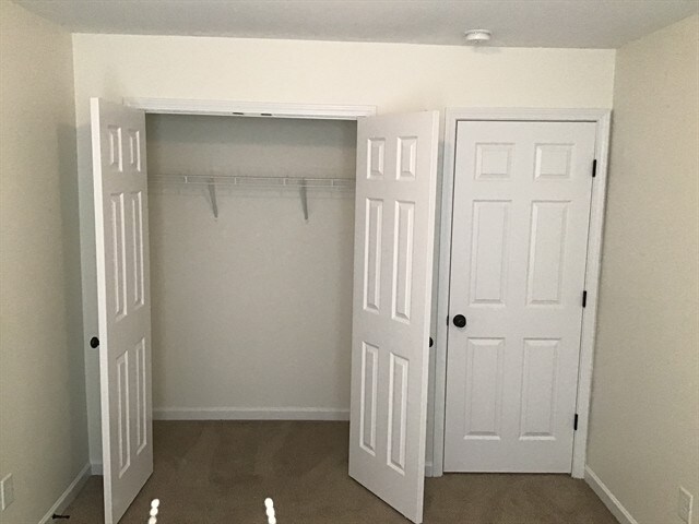 Building Photo - 708 White Oak Dr