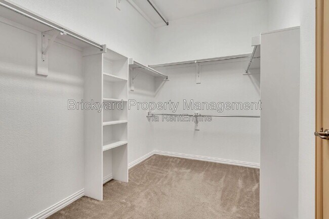 Building Photo - 350 Pine Valley Dr