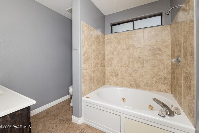 Building Photo - 3401 N Catherine Dr