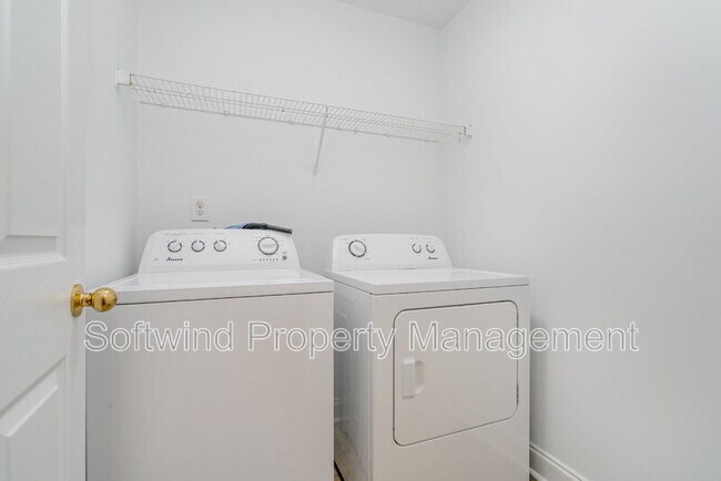 Building Photo - 1803 Red Bird Cir SE