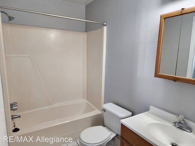 Building Photo - 2 br, 1 bath House - 610 CROWS NEST COURT