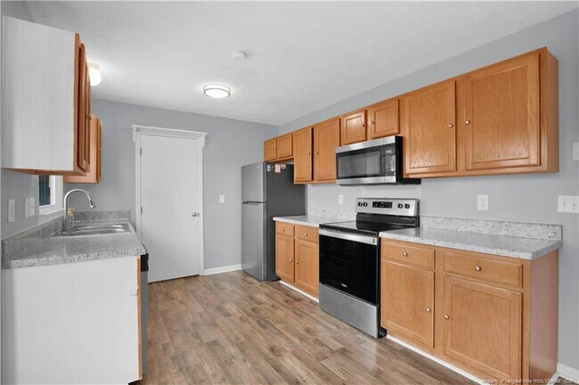 Building Photo - 380 Eileen Dr