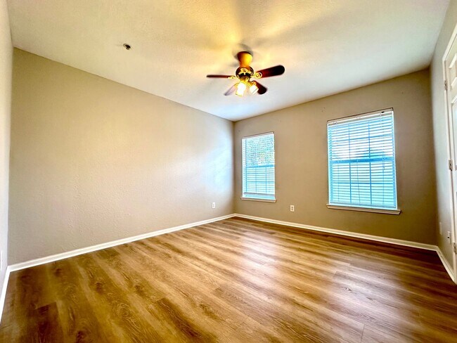 Building Photo - Newly Renovated 2 Bed / 2 Bath Condo in Indian Lake – Ground Floor Unit!