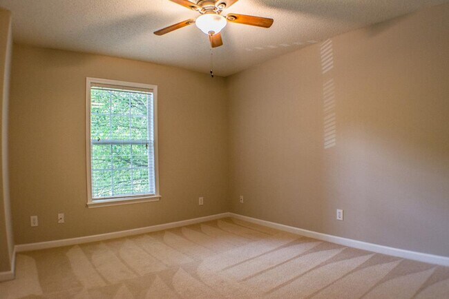 Building Photo - 624 Ivy Glen Dr