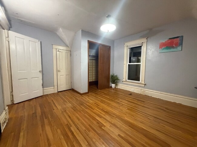 Building Photo - 2 bed, 1 bath home for rent in West Waterloo