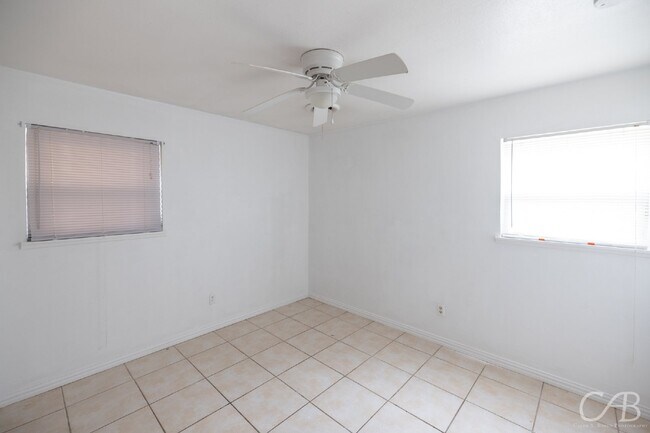 Building Photo - 2902 Bennett Dr