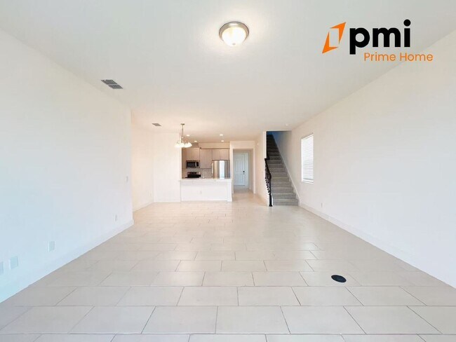 Building Photo - "Stunning 4-Bed Home with 2.5 Baths & Spac...