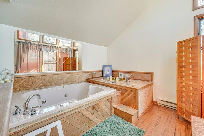 Building Photo - 5317 Woodbridge Dr E