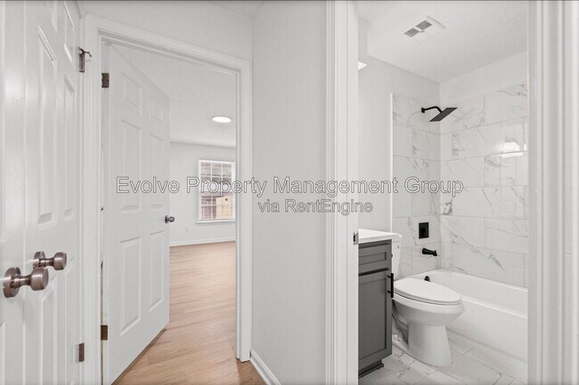 Building Photo - 3085 Circle Gate Dr