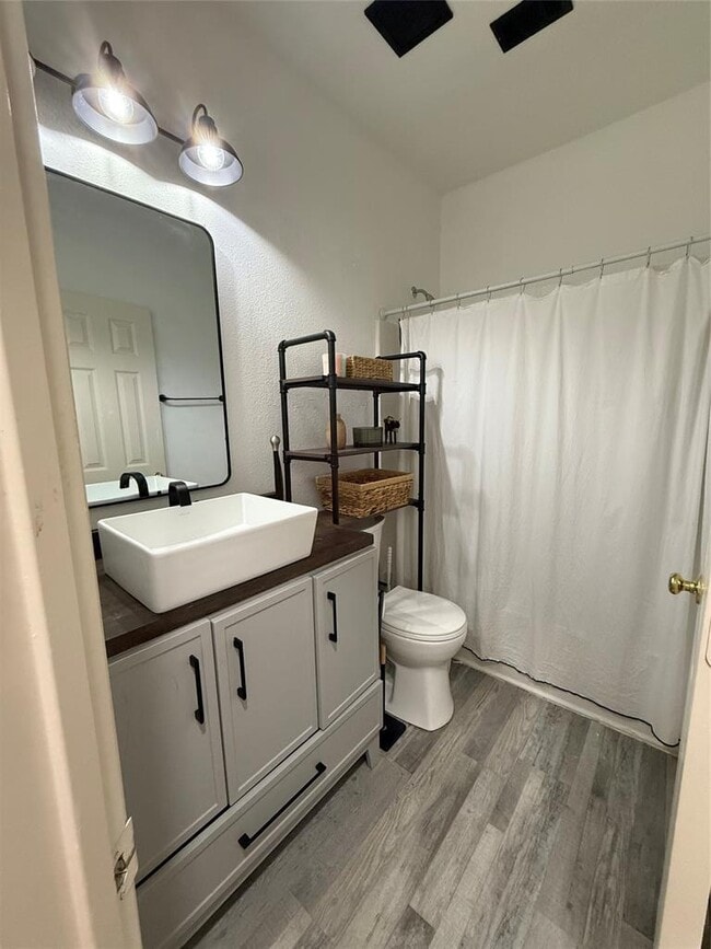 Building Photo - 811 Estancia Way