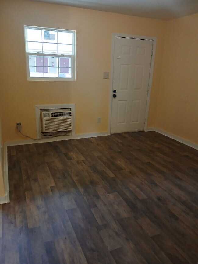 Building Photo - Windham #6