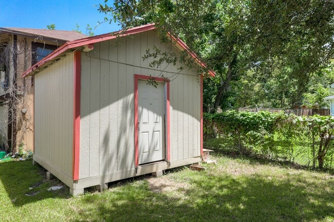 Building Photo - 2312 Carolina Ave