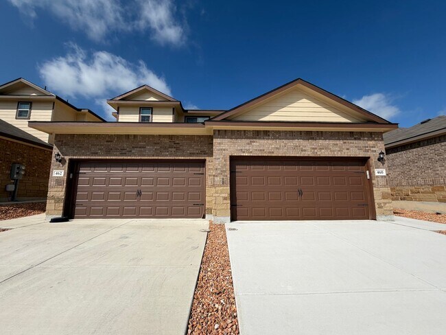 Building Photo - Modern 3/2 Townhouse is NBTX