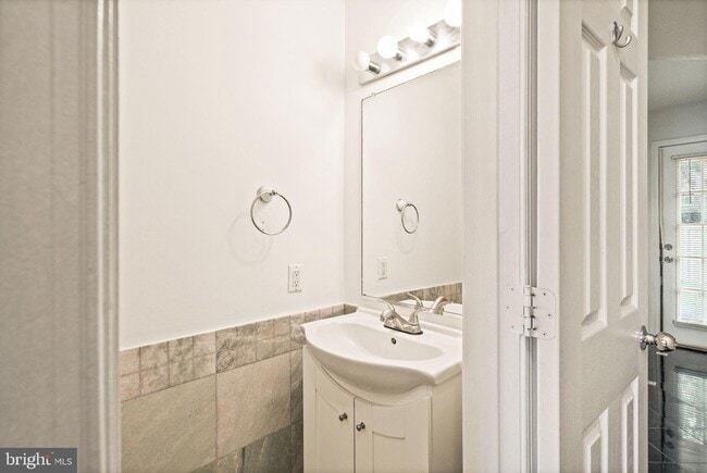Building Photo - 11070 Clovertree Ct