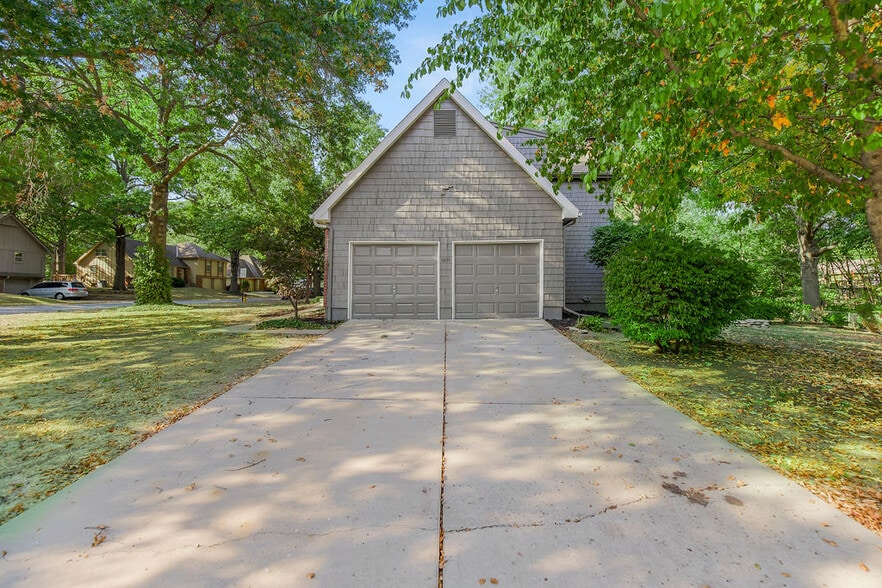 Building Photo - 9859 Connell Dr