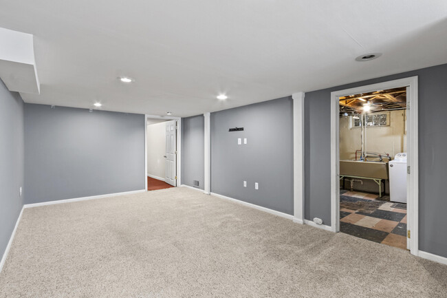 Building Photo - 32119 Glen Ave