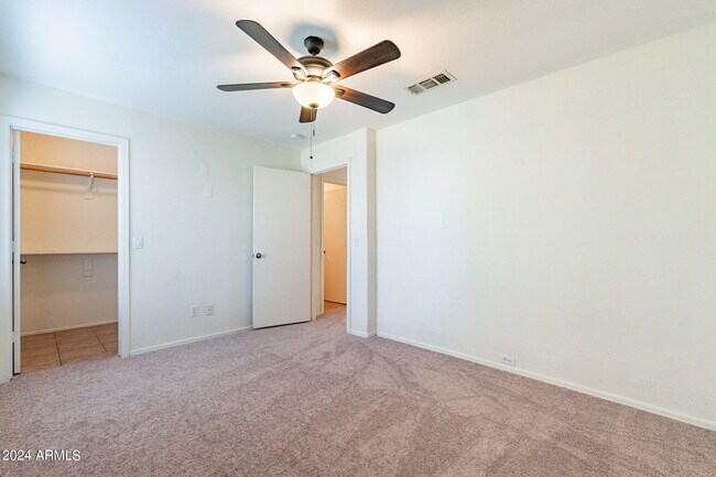 Building Photo - 1078 E Saragosa St