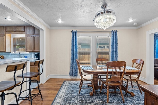 Building Photo - 1526 Lawson St