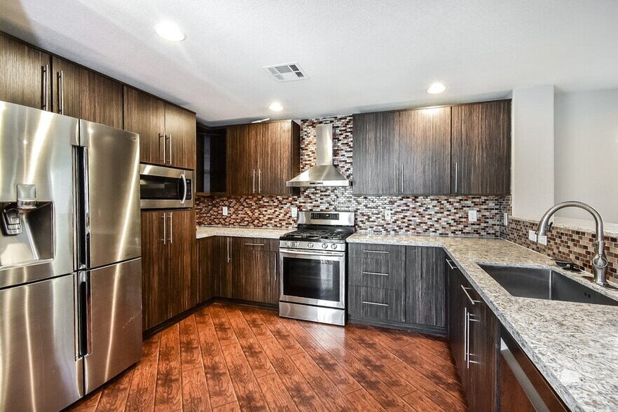 Building Photo - 3901 Bayamon St