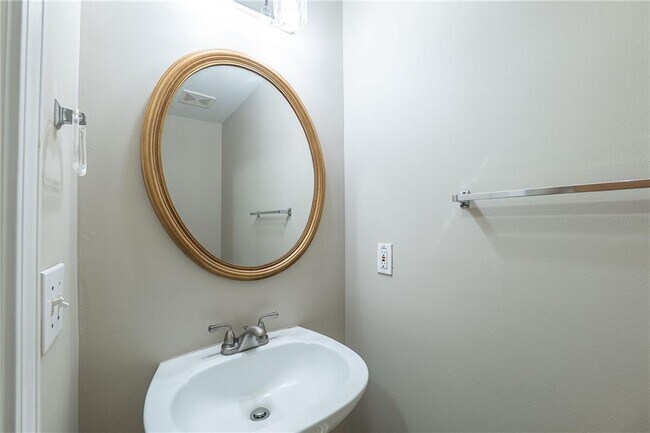 Building Photo - 315 Foe Creek Dr