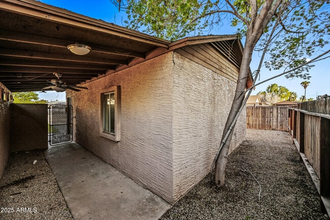 Building Photo - 526 S Mesa Dr