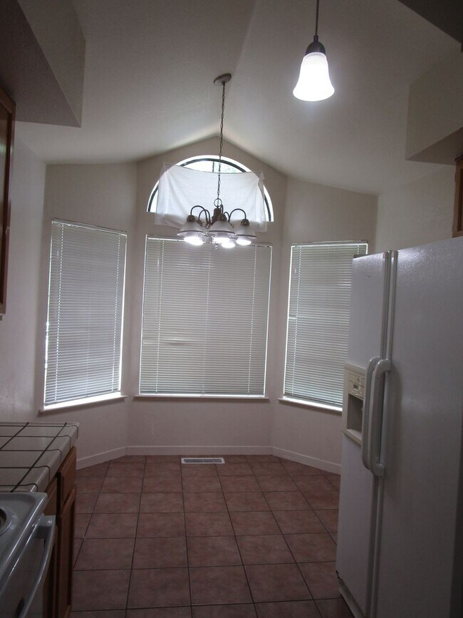 Building Photo - Beautifully Maintained Fairfield Home