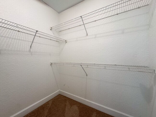 Building Photo - Perfectly priced 1/1 in heart of Downtown Orlando
