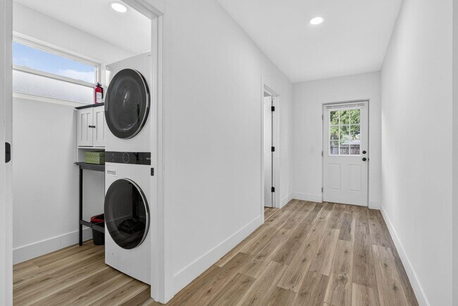 Building Photo - 701 37th St