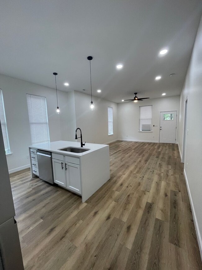 Building Photo - Charming Remodeled Home in Chattanooga