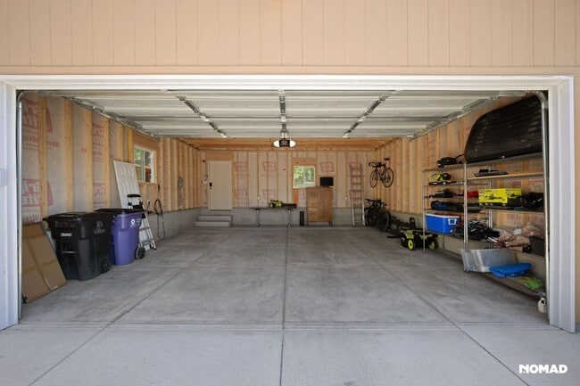 Building Photo - Spacious 4BR House in South Denver
