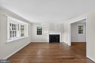 Building Photo - 216 Huron Ave