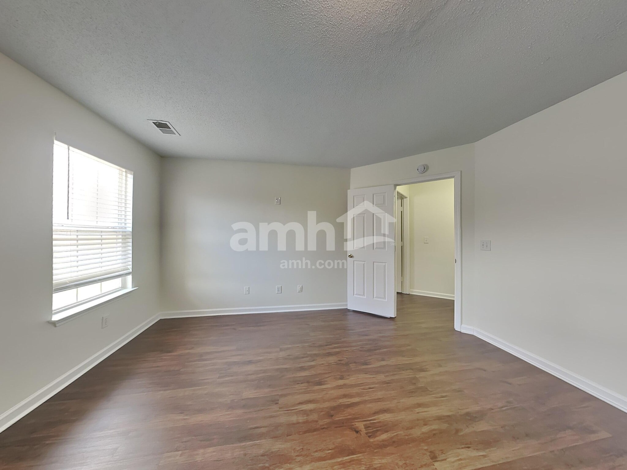 Building Photo - 510 Fairview Lake Way