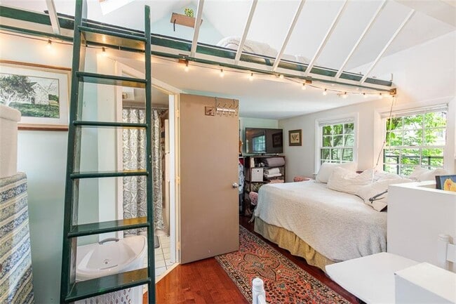 Building Photo - 74 3rd St