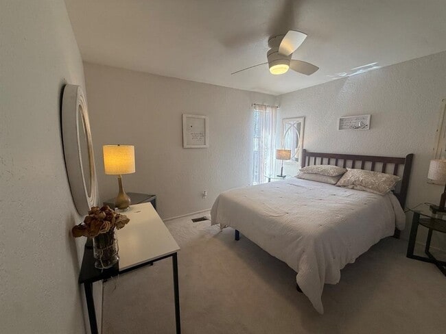 Building Photo - 1925 Plaza District Dr