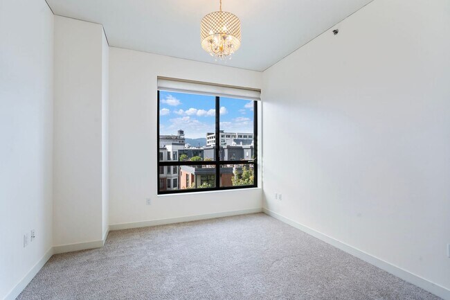 Building Photo - Park Place - 1 bed/1.5 bath/bonus room - P...