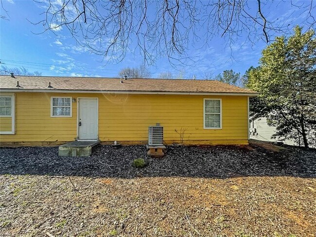 Building Photo - 6114 Green Acres Dr SW