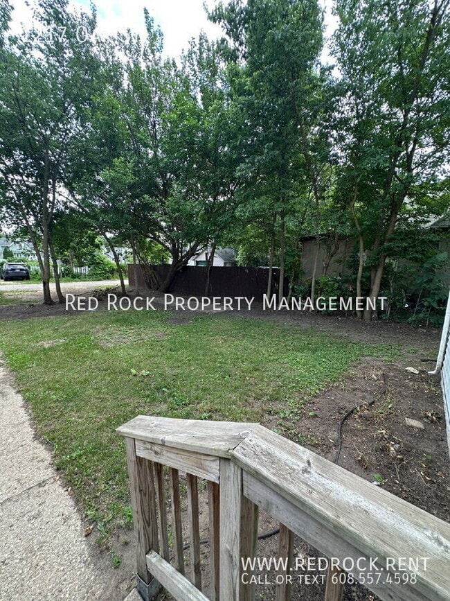 Building Photo - 1217 Oak St