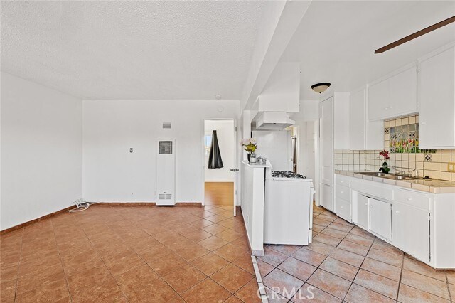 Building Photo - 330 W Laurel St