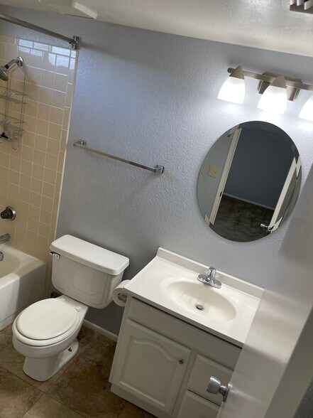 Building Photo - 10421 W Puget Ave