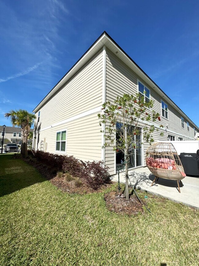 Building Photo - 3 BR/  2.5 BA  Townhome - ANNIES WALK