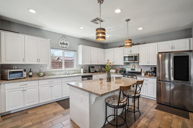 Building Photo - 42912 Gazapo Ct