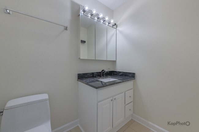 Building Photo - 713 Mariners Point