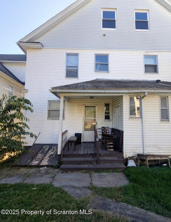 Building Photo - 1220 Schlager St