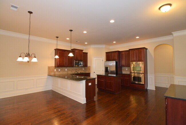 Building Photo - Huge 5 Bed/4 Bath Home Near Ft. Gordon