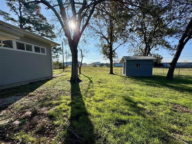 Building Photo - 813 Central Ave