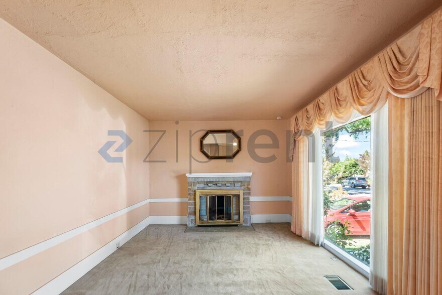 Building Photo - 1240 Parker St