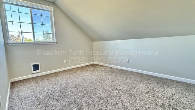 Building Photo - 1212 E Sherman Ave