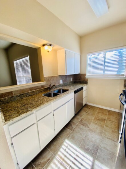 Building Photo - 103 Hughson Ct
