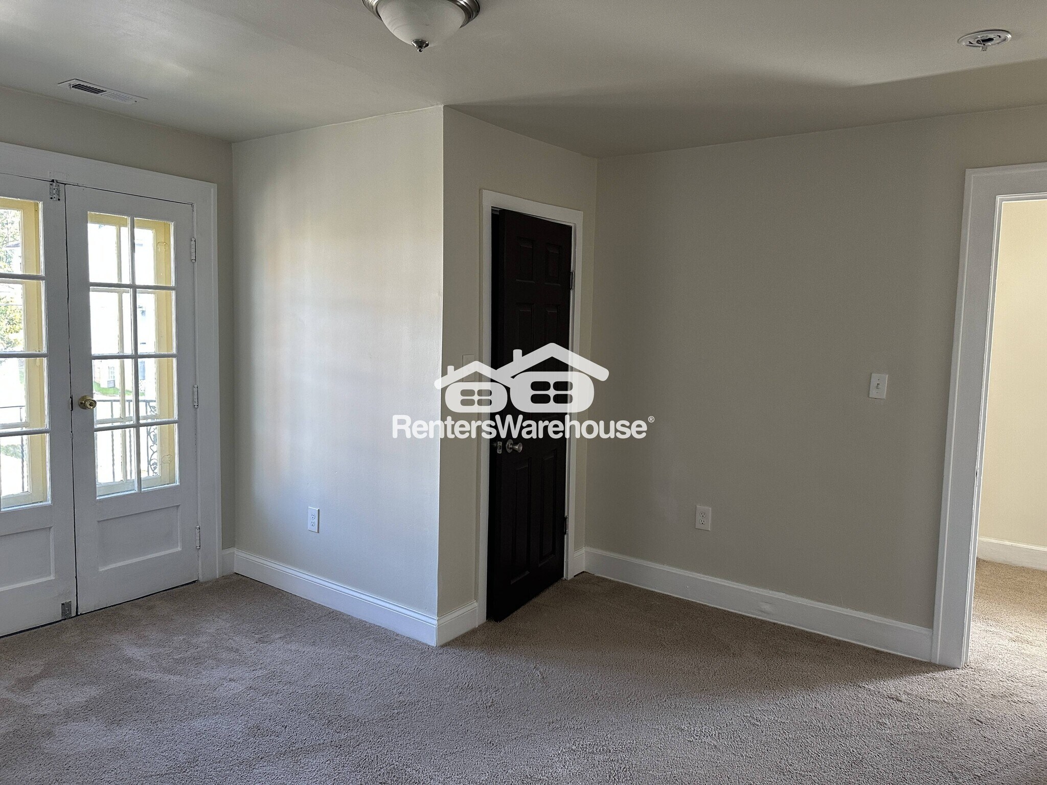 Building Photo - 3703 Parkside Dr